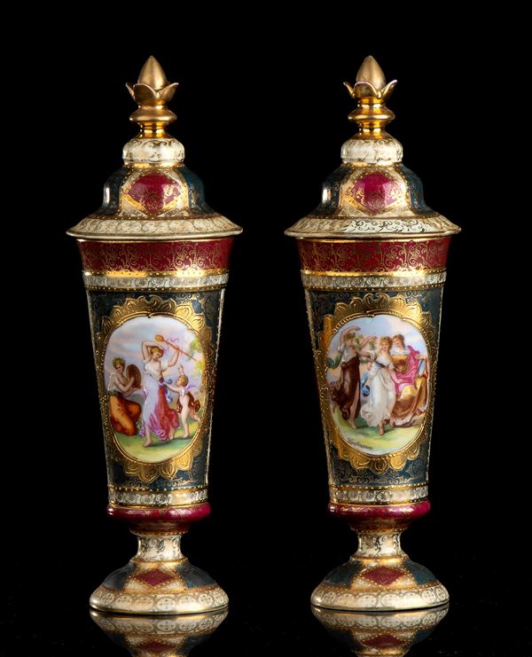 Coppia di vasi dipinti e dorati - VIENNA, 1870 circa