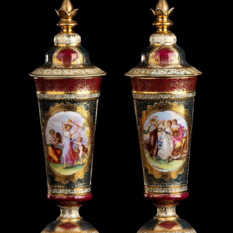 Coppia di Vasi Dipinti e Dorati - Vienna, 1870 Circa
