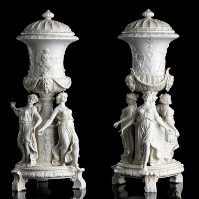 Coppia di Coppe con Coperchio Napoleone III in Porcellana Biscuit - Francia, XIX Secolo