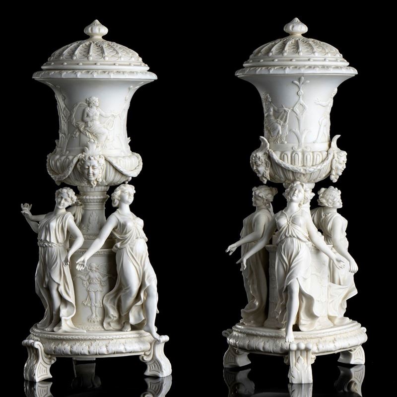 Coppia di Coppe con Coperchio Napoleone III in Porcellana Biscuit - Francia, XIX Secolo