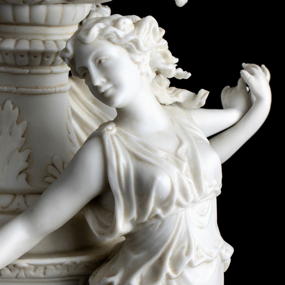 Coppia di Coppe con Coperchio Napoleone III in Porcellana Biscuit - Francia, XIX Secolo