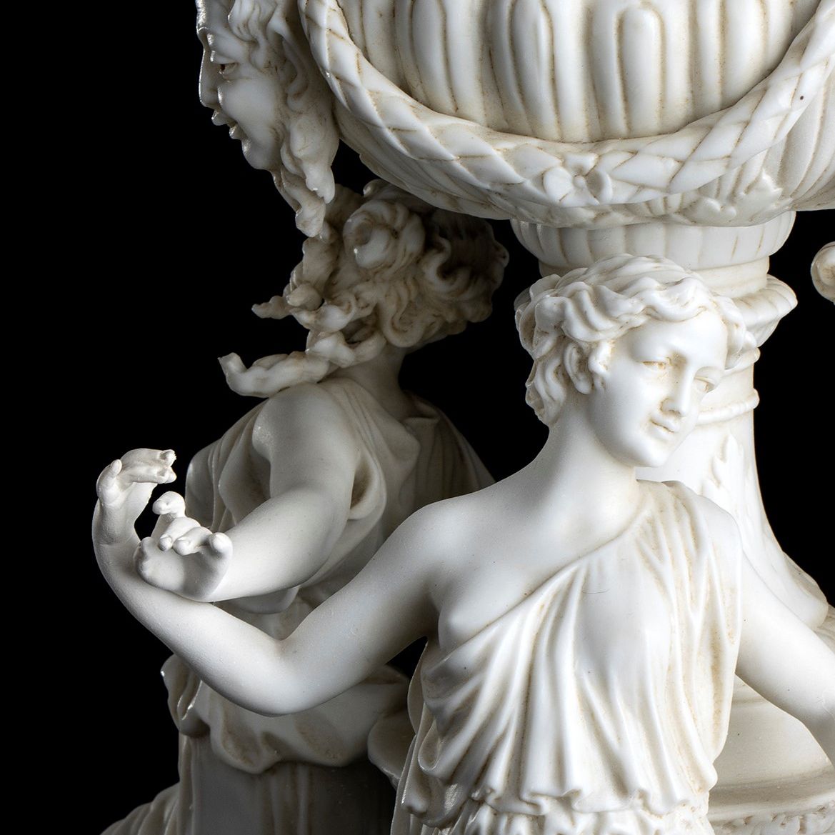 Coppia di Coppe con Coperchio Napoleone III in Porcellana Biscuit - Francia, XIX Secolo