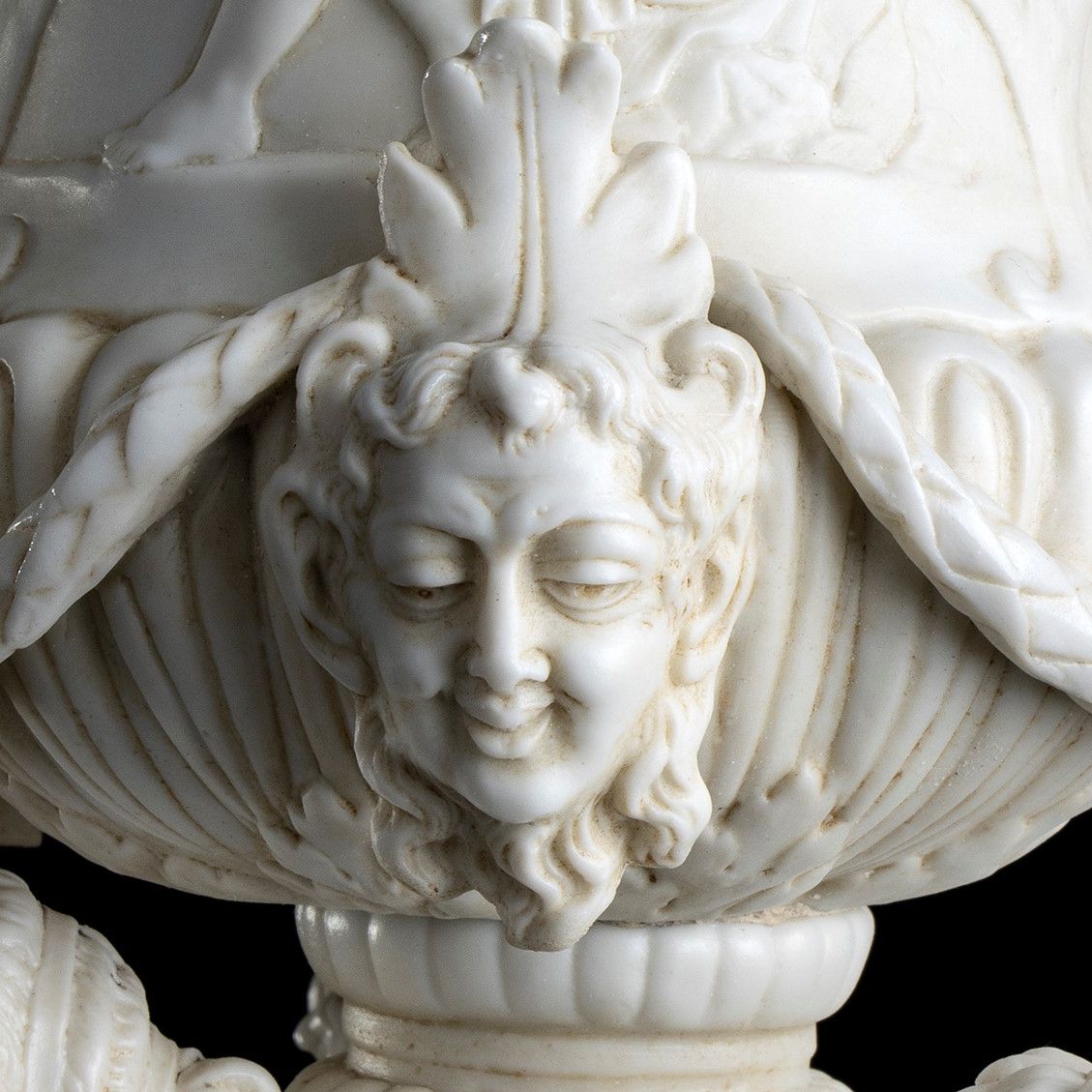 Coppia di Coppe con Coperchio Napoleone III in Porcellana Biscuit - Francia, XIX Secolo