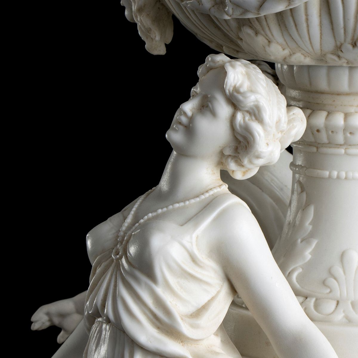 Coppia di Coppe con Coperchio Napoleone III in Porcellana Biscuit - Francia, XIX Secolo