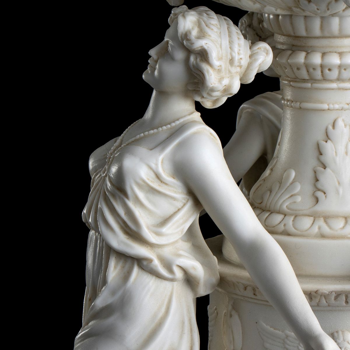 Coppia di Coppe con Coperchio Napoleone III in Porcellana Biscuit - Francia, XIX Secolo