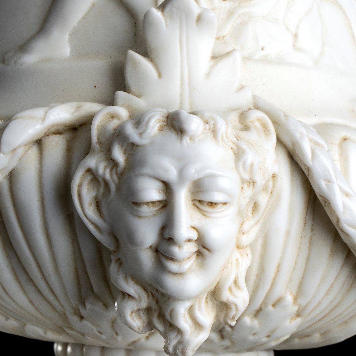 Coppia di Coppe con Coperchio Napoleone III in Porcellana Biscuit - Francia, XIX Secolo