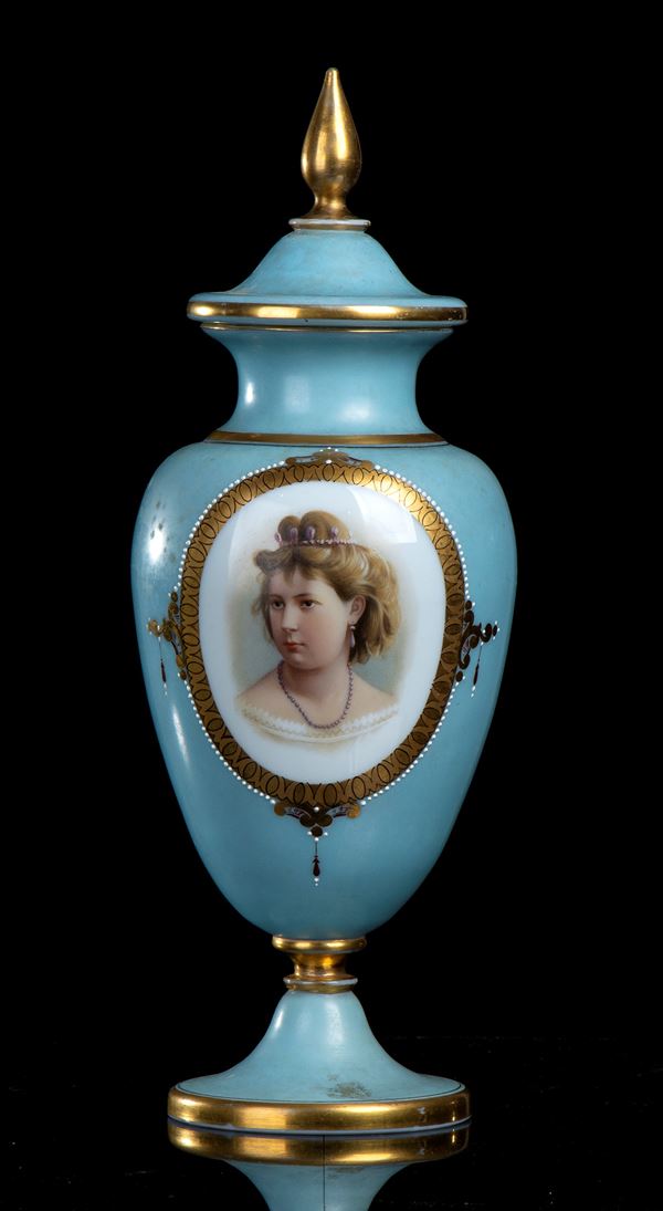 George IV opaline vase - England, Bristol, 1780s