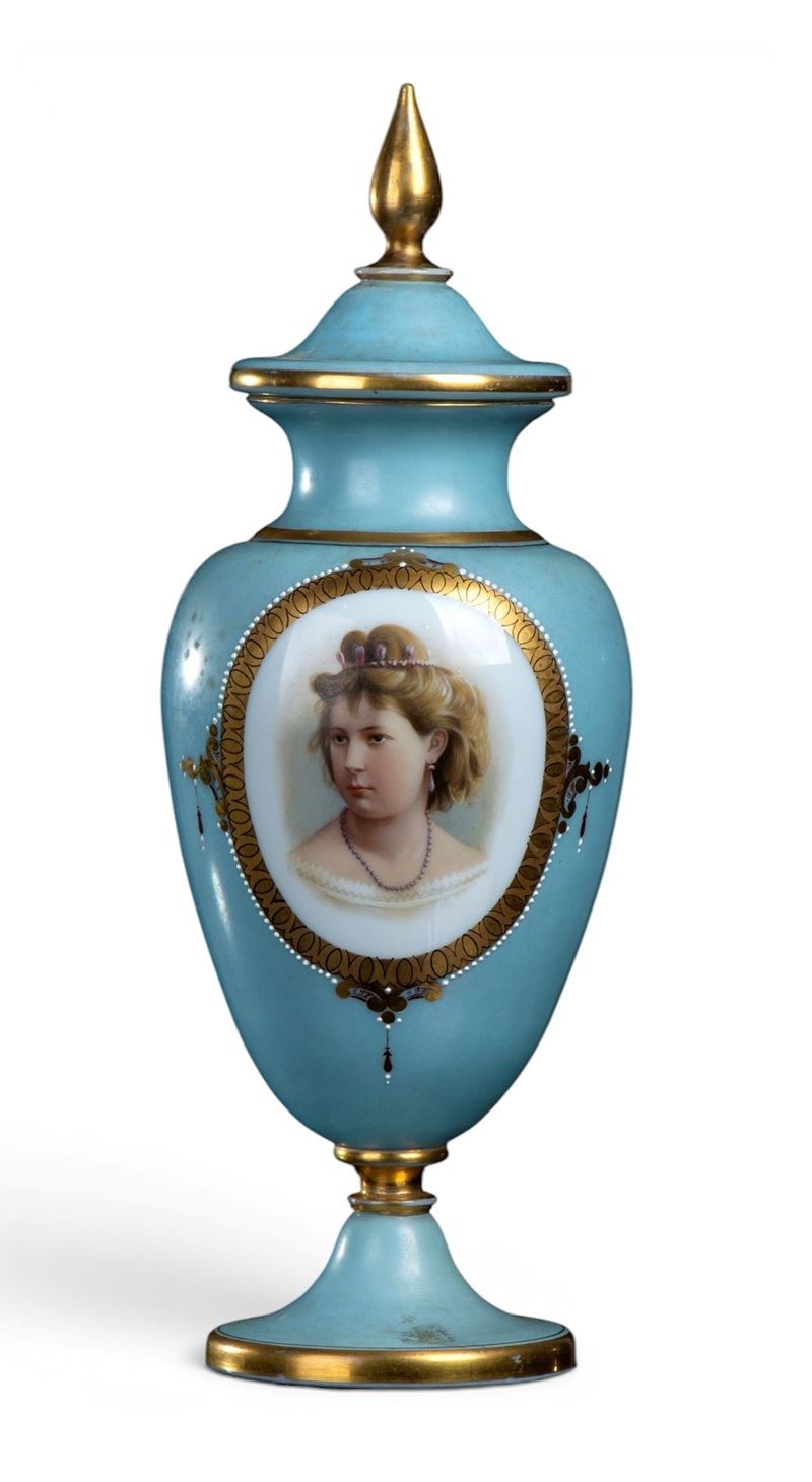 Vaso vittoriano in opalina, Inghilterra (Bristol), 1860 circa