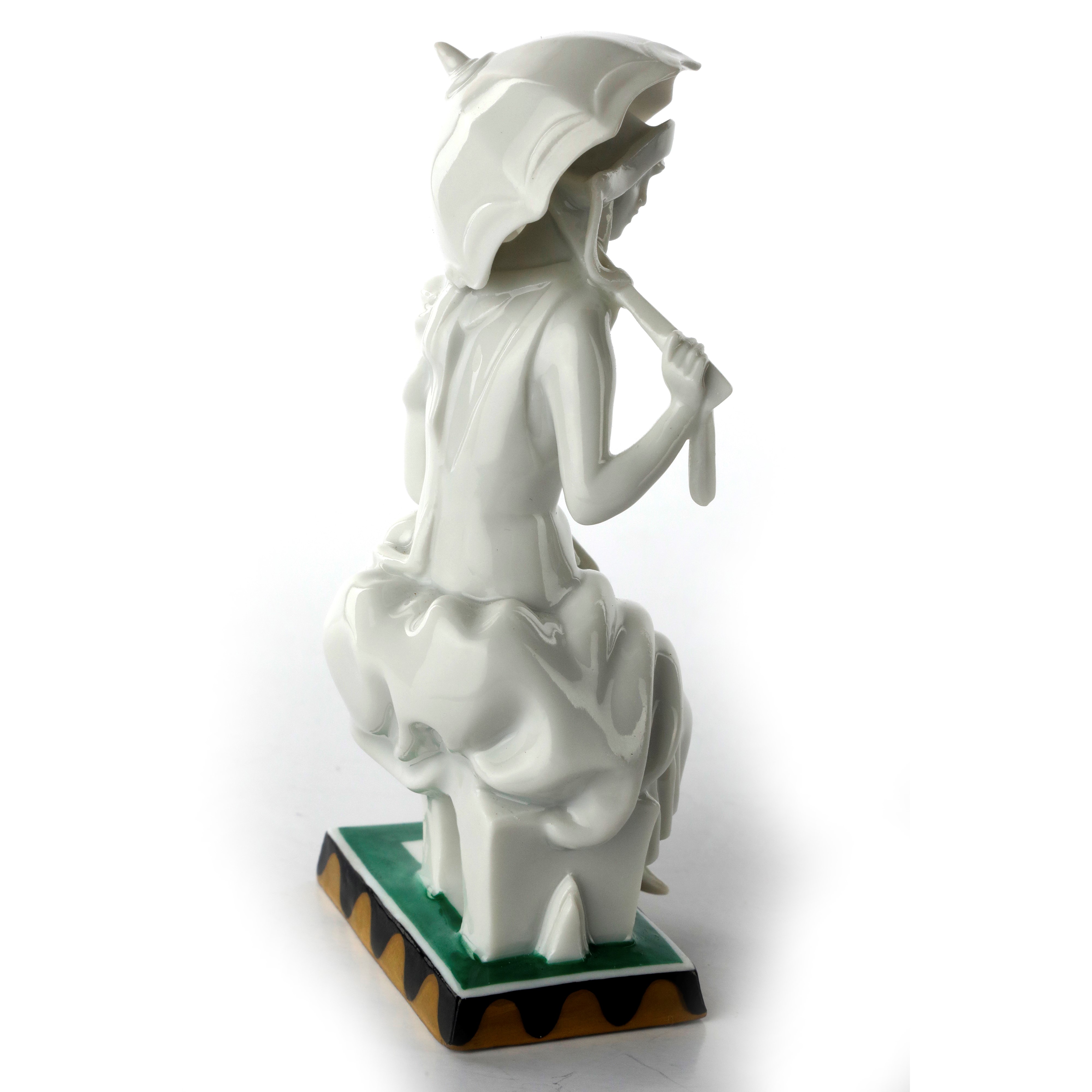Dama con Parasole, Scultura in Volume in Porcellana Bianca