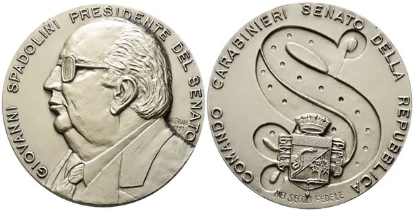 REPUBBLICA ITALIANA. Medaglia Carabinieri comando del Senato per Giovanni Spadolini Presidente, 1991, opus M. Valeriani. AE argentato;60,4mm, 134,5 gr.  - Auction MODERN COINS, MEDALS, MINTING DIES AND MASONIC RARITIES - Bertolami Fine Art - Casa d'Aste