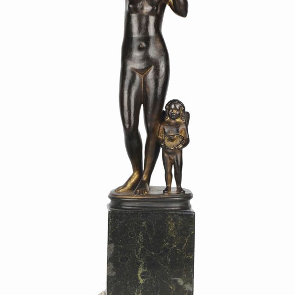 Venere Anadiomene con Cupido