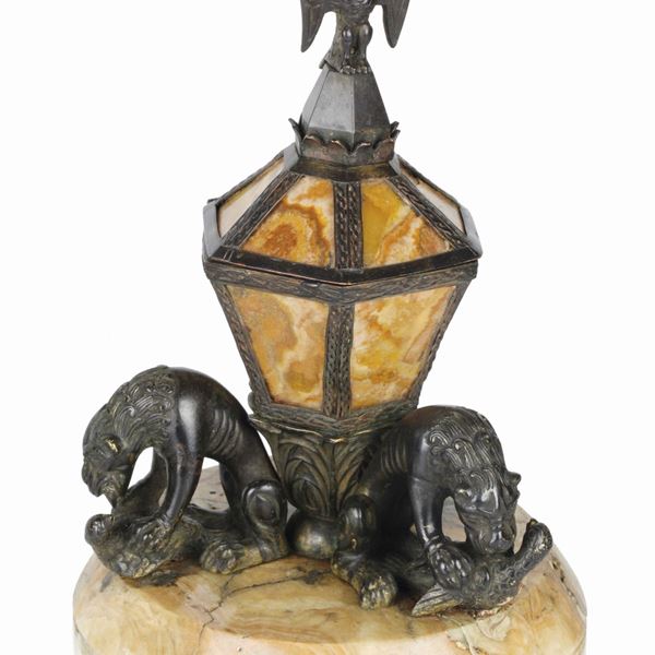Inkwell supported by Lions