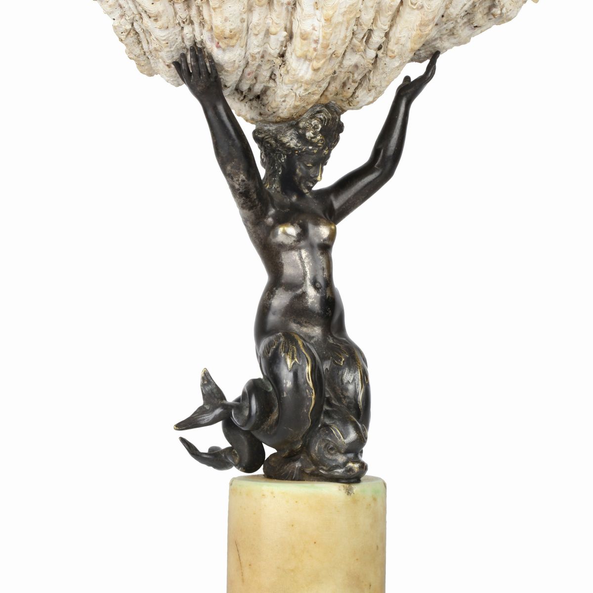 Nereide con Tridacna