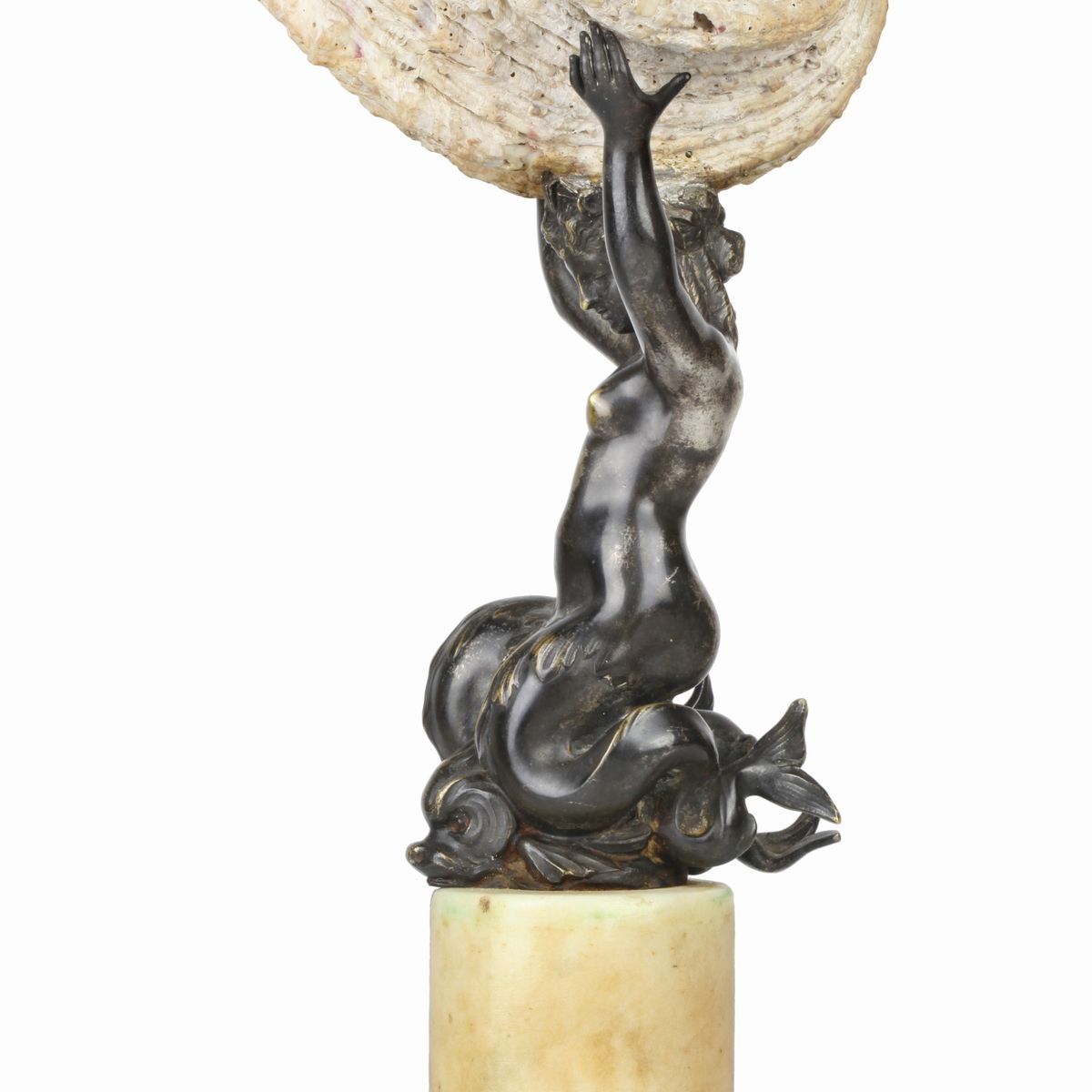 Nereide con Tridacna