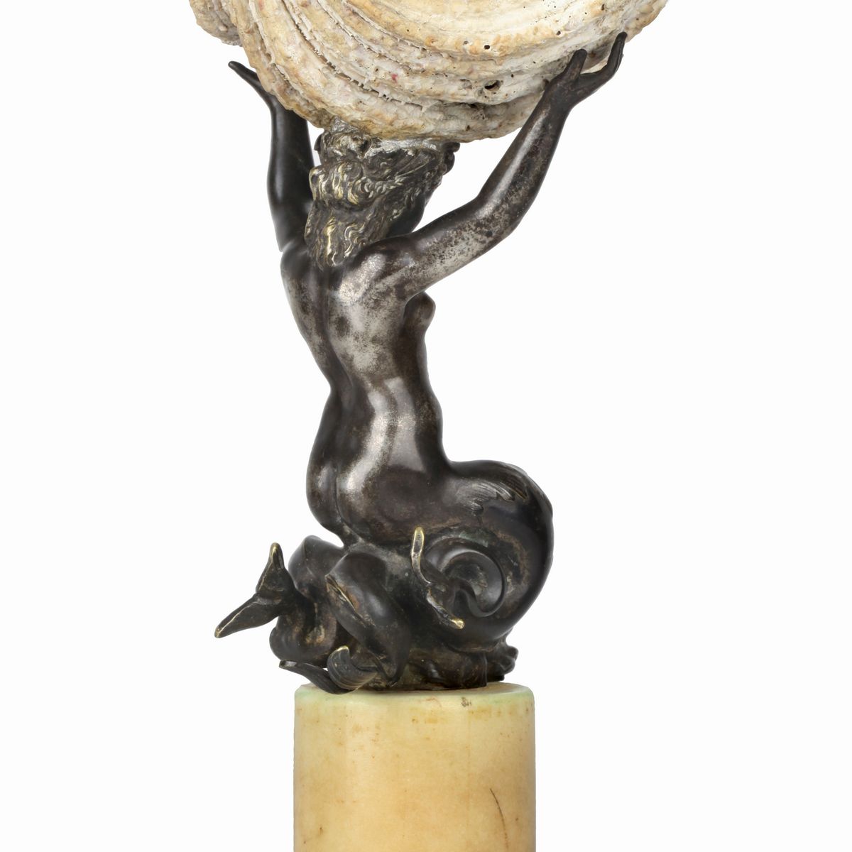 Nereide con Tridacna