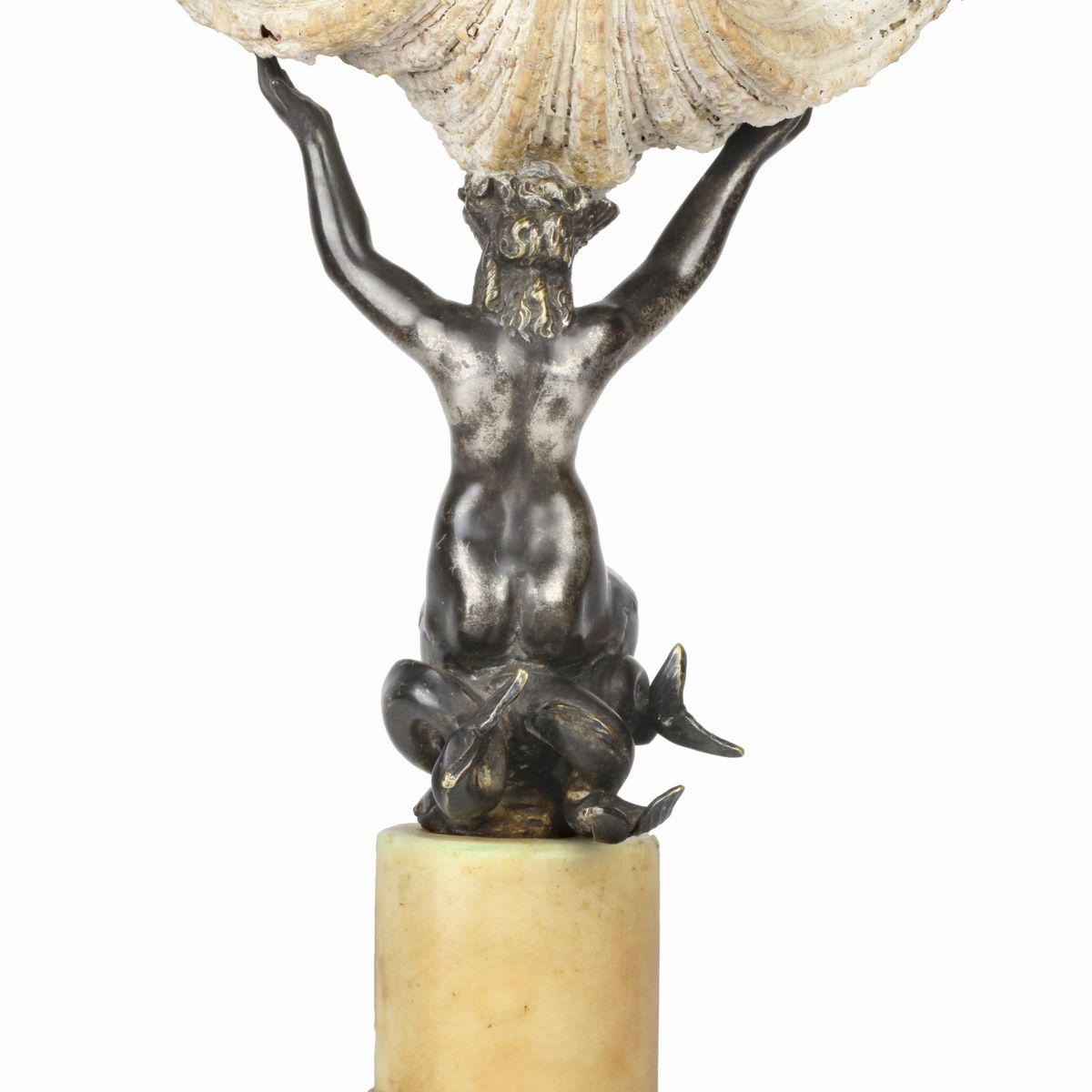 Nereide con Tridacna