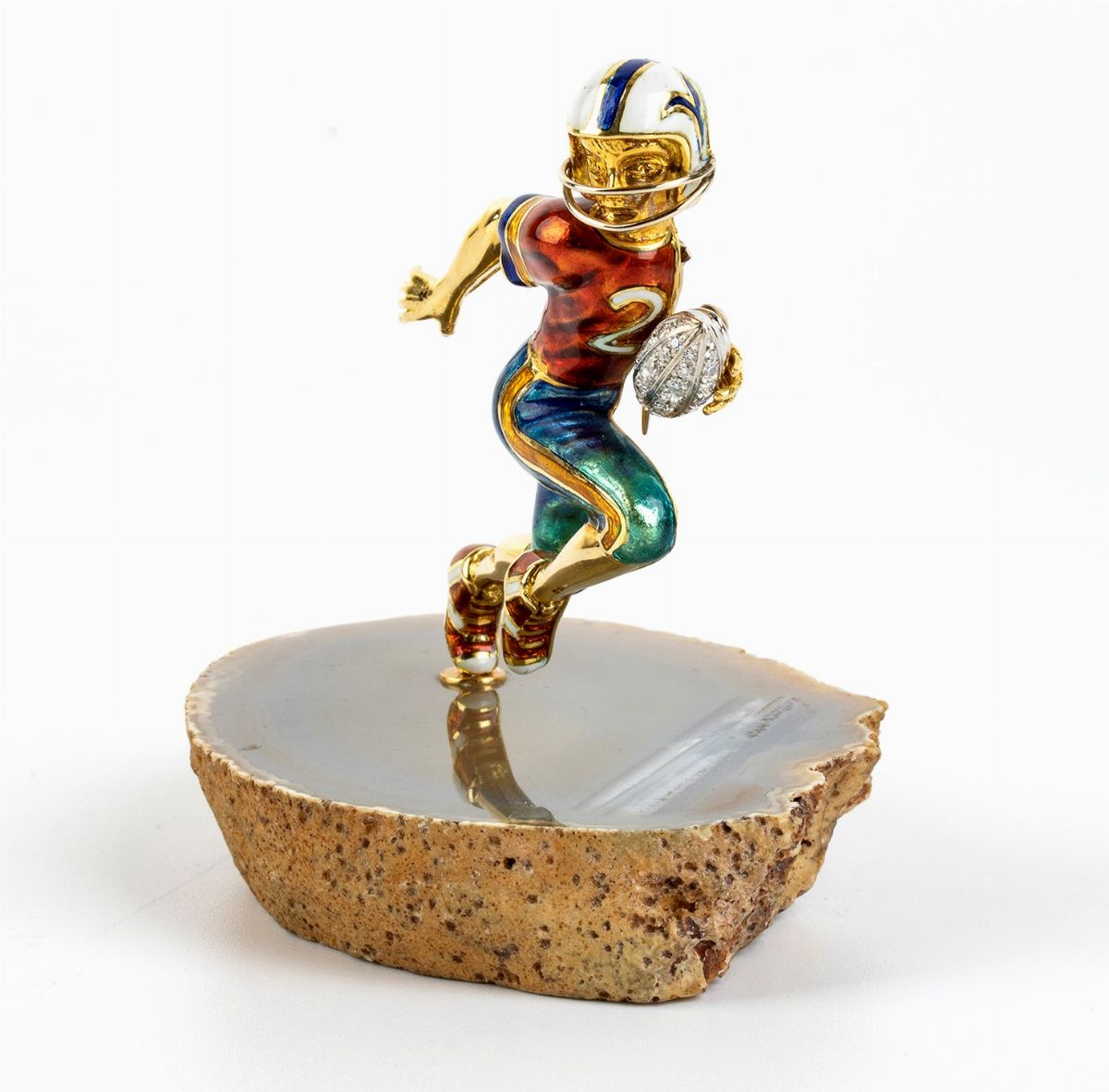 DAMIANI: spilla in oro, diamanti e smalti raffigurante giocatore di football americano