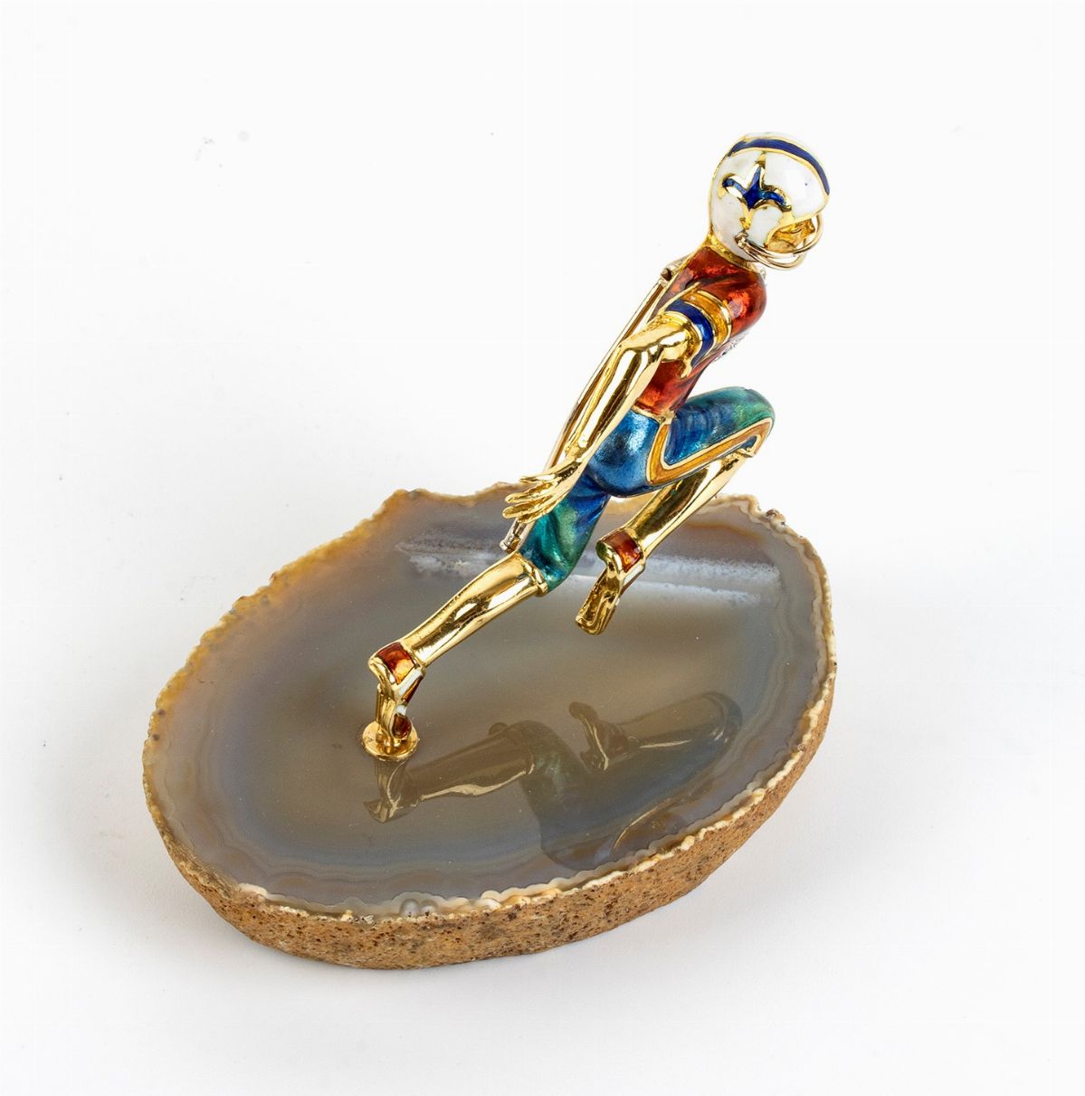 DAMIANI: spilla in oro, diamanti e smalti raffigurante giocatore di football americano