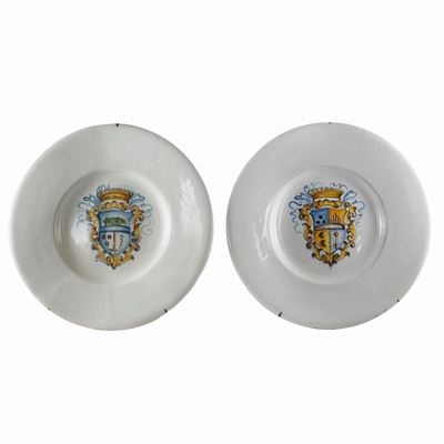 Coppia di Piatti da Muro in Ceramica Bianca