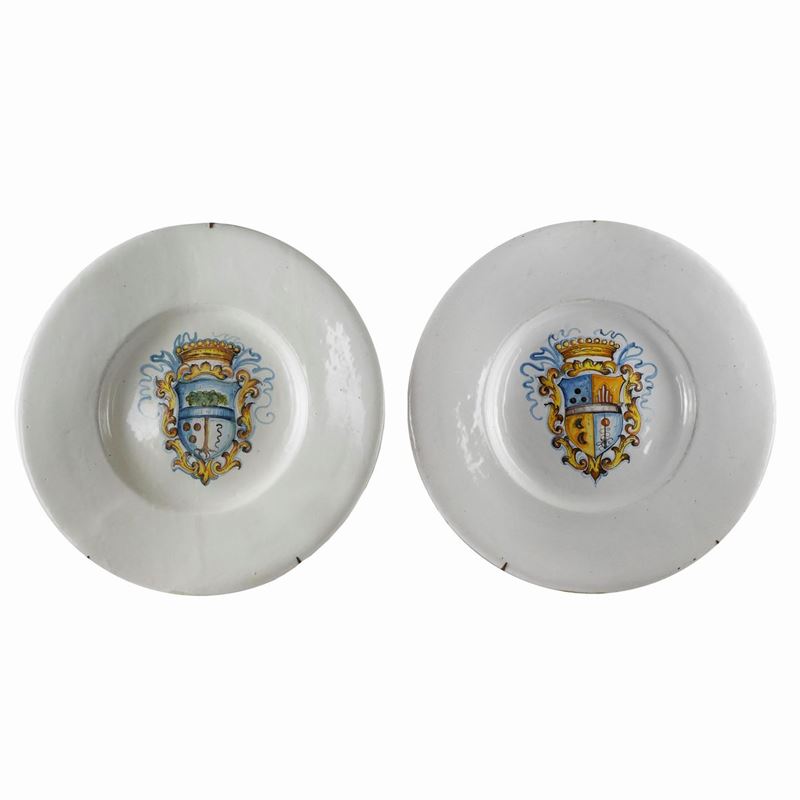 Coppia di Piatti da Muro in Ceramica Bianca