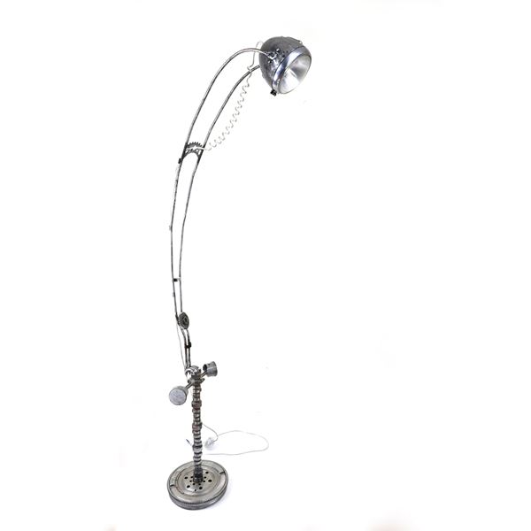 Contemporary design metal stand lamp  - Auction Smart Auction: Furniture, Paintings, Sculptures and more at affordable prices - Bertolami Fine Art - Casa d'Aste