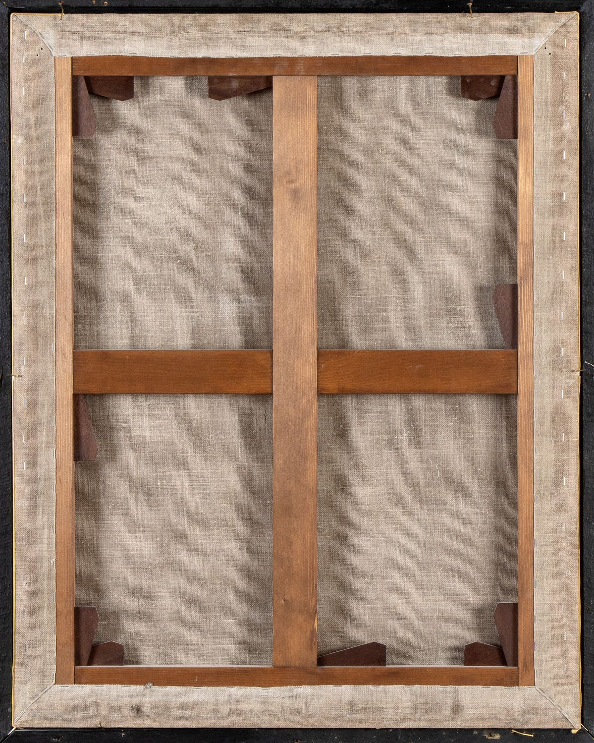 Gentildonna alla fontana con orecchini di rubino e mantello rosso