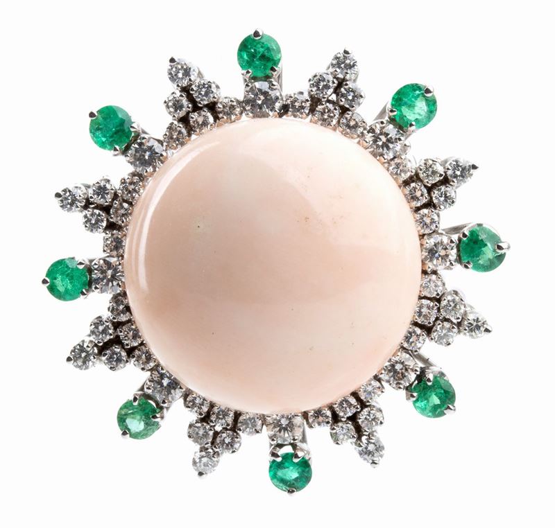 ASCIONE: spilla in oro con corallo pelle d'angelo, diamanti e smeraldi