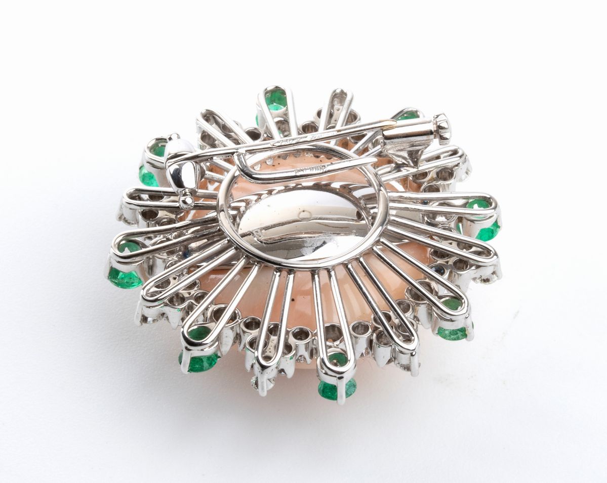 ASCIONE: spilla in oro con corallo pelle d'angelo, diamanti e smeraldi