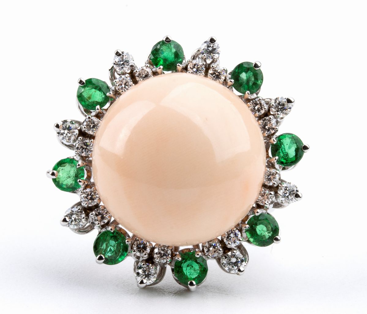 ASCIONE: anello in oro con corallo pelle d'angelo, diamanti e smeraldi