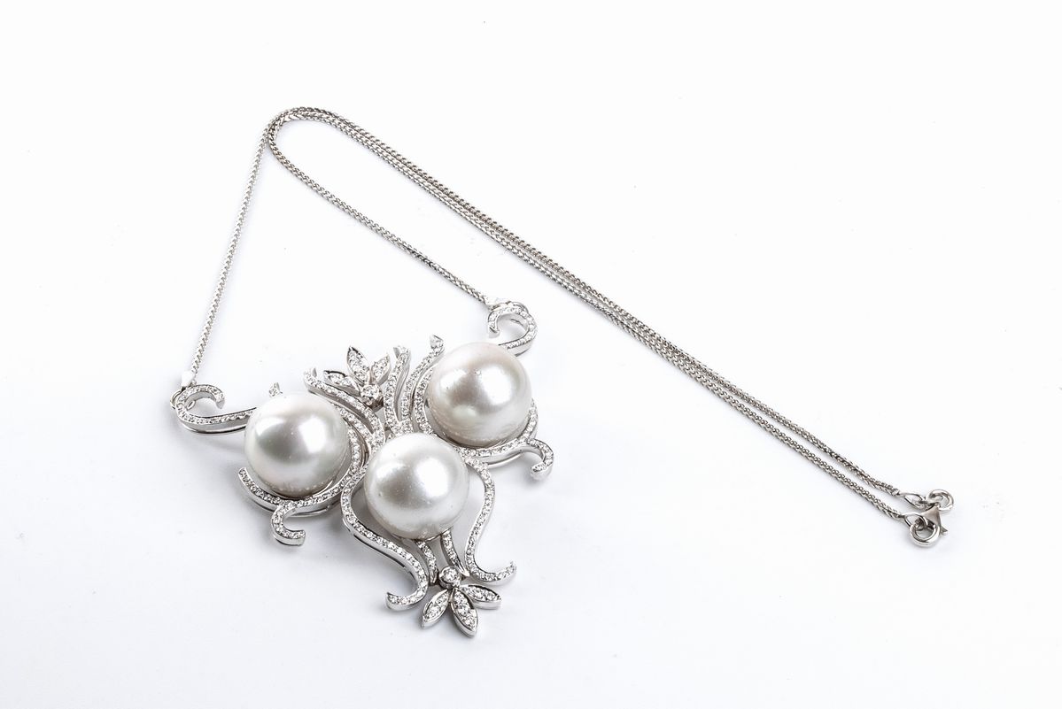 ASCIONE: collana in oro, perle astraliane e diamanti