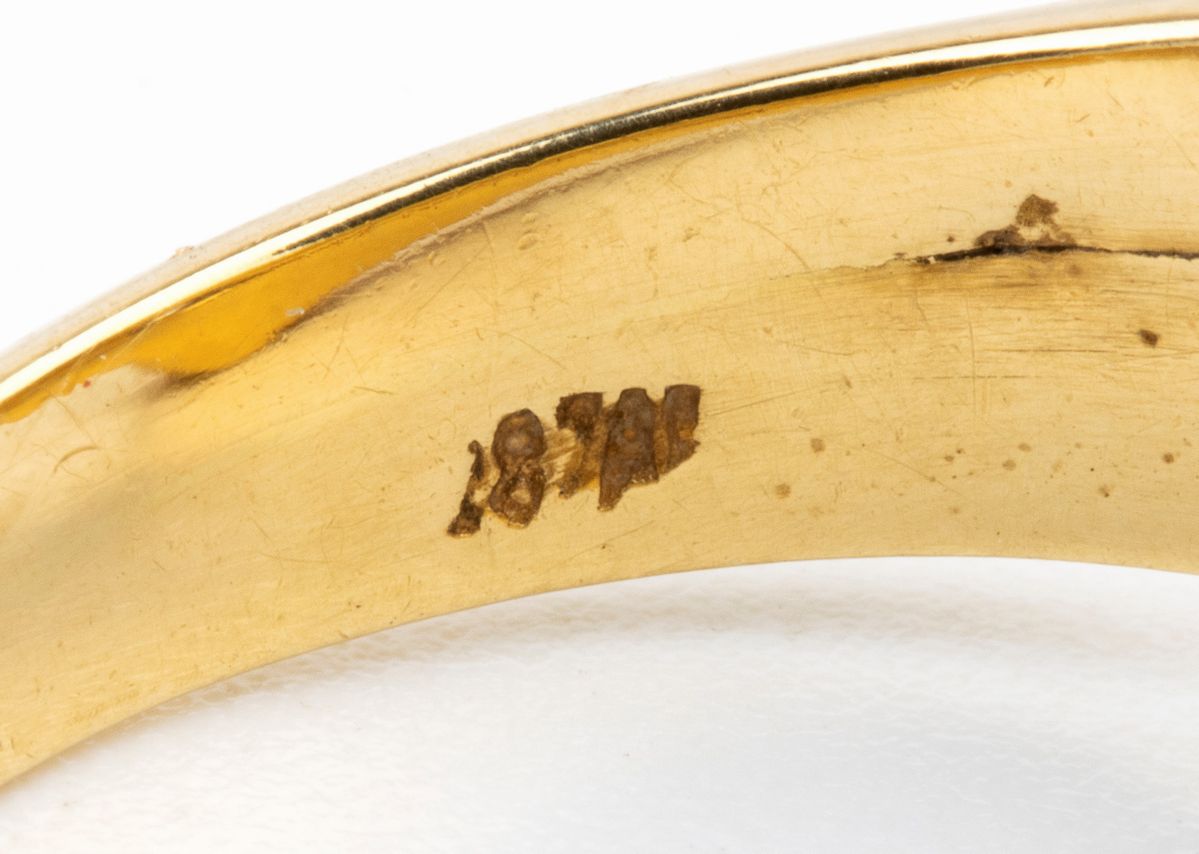 Anello in Oro con Corallo Mediterraneo e Diamante