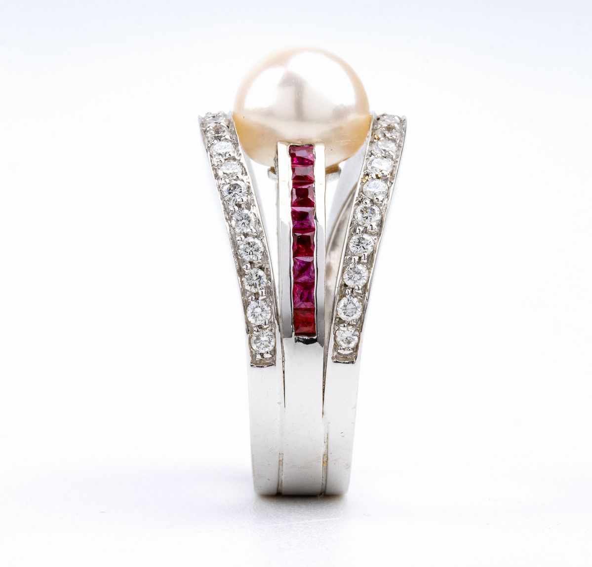 ASCIONE: anello in oro con rubini, diamanti e perla