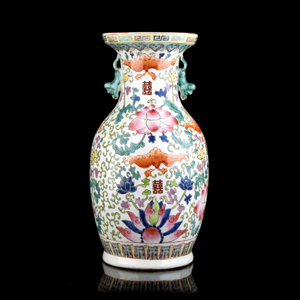 A POLYCHROME ENAMELLED PORCELAIN BALUSTER VASE
