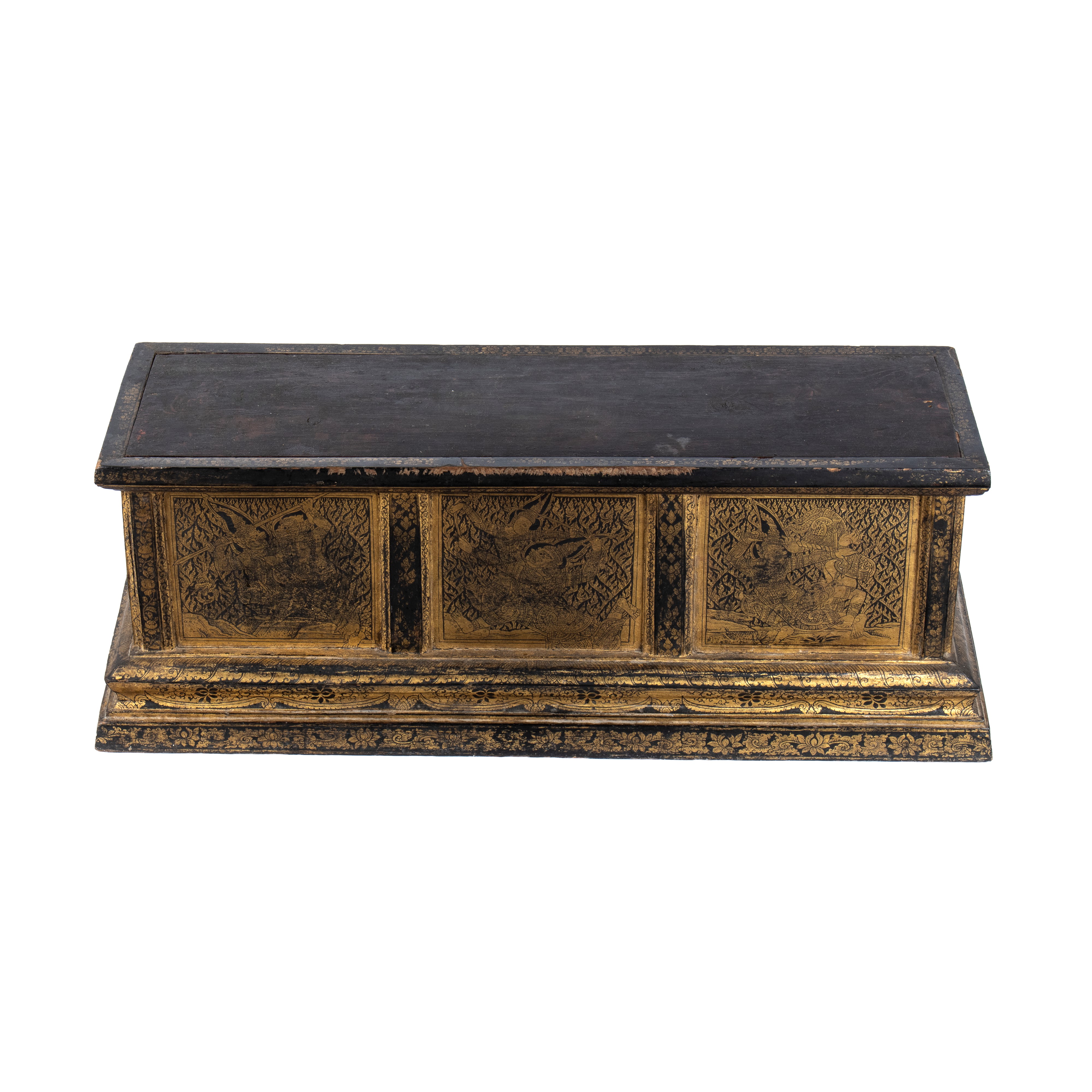 BAULE PER SCRITTURE IN LEGNO LACCATO E DORATO