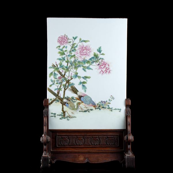 A TABLE SCREEN WITH A POLYCHROME ENAMELLED PORCELAIN PLAQUE AND WOOD BASE