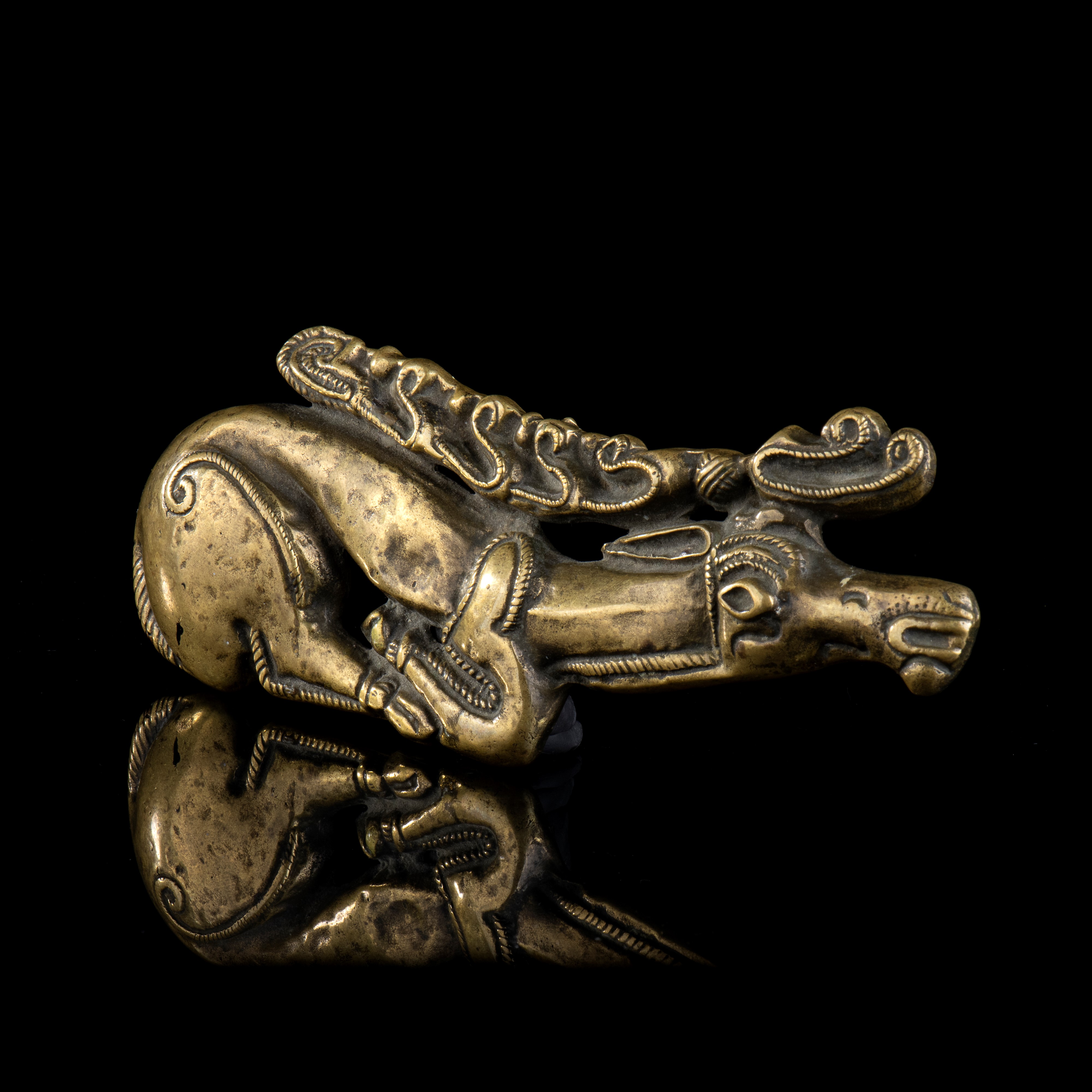 PLACCA ZOOMORFA IN BRONZO DORATO