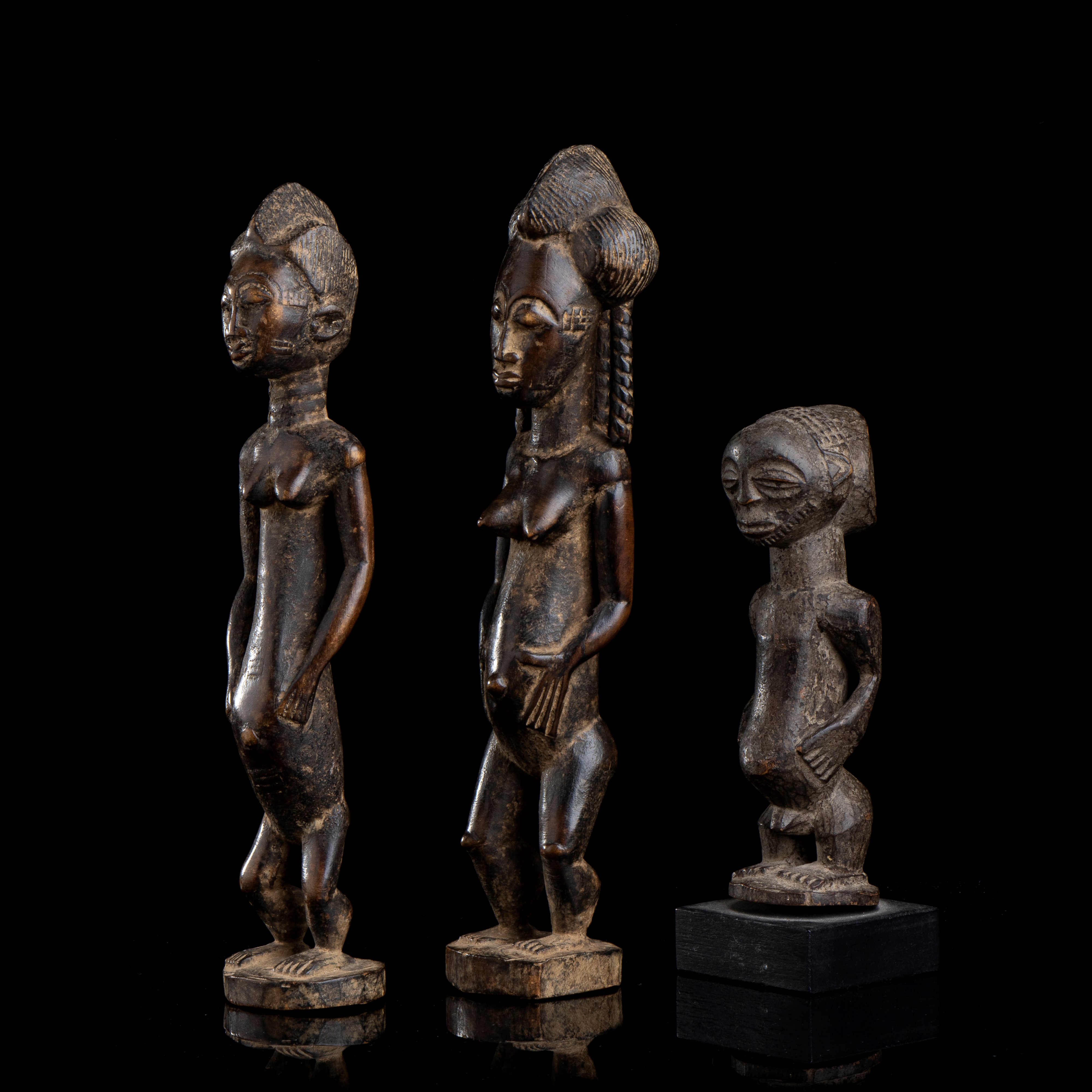 TRE SCULTURE ANTROPOMORFE IN LEGNO