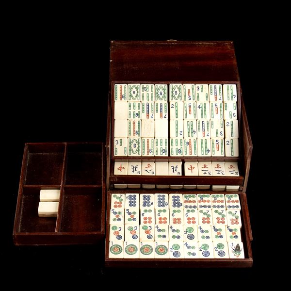 A SET FOR THE MAHJONG GAME