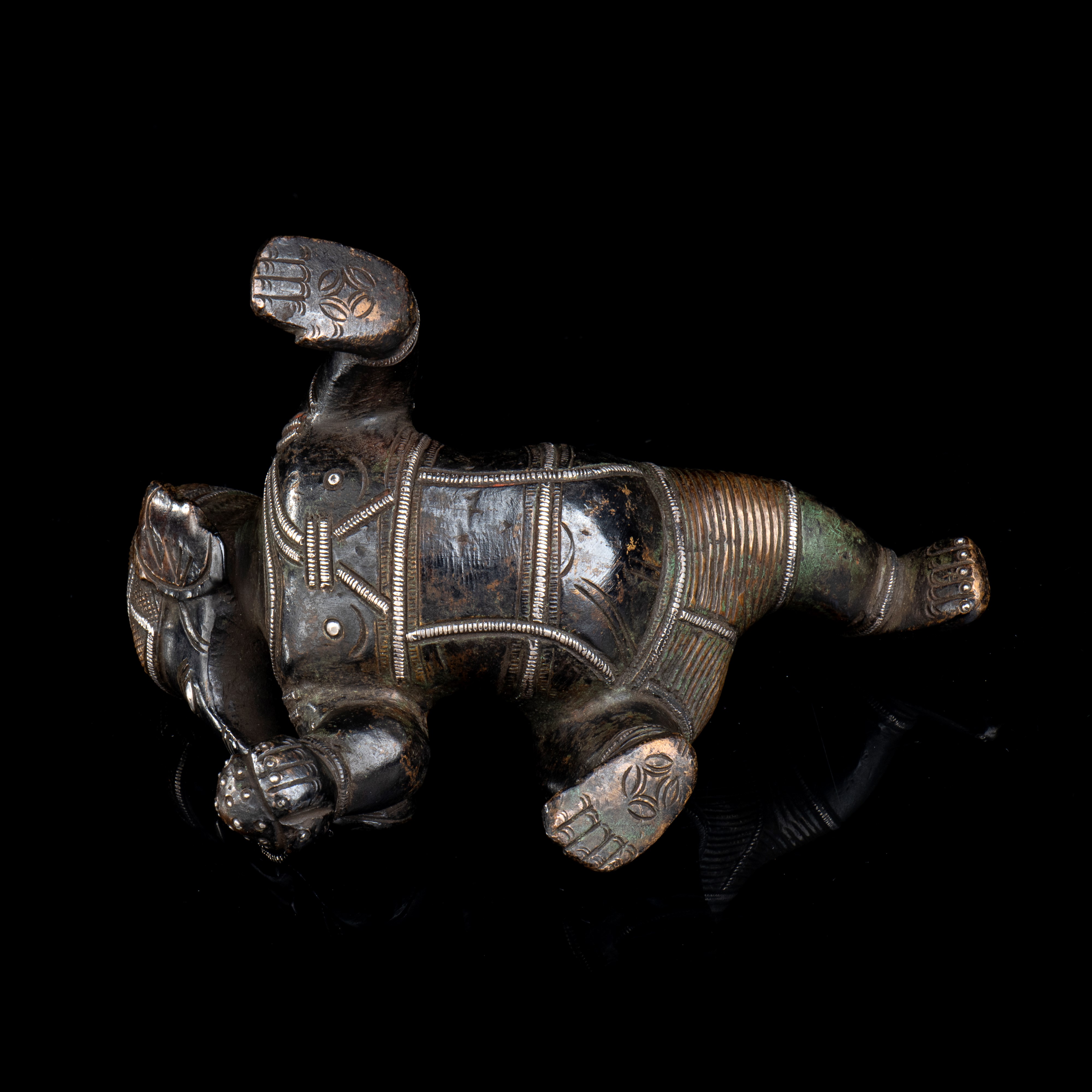 SCULTURA CON GANESHA IN BRONZO AGEMINATO IN ARGENTO