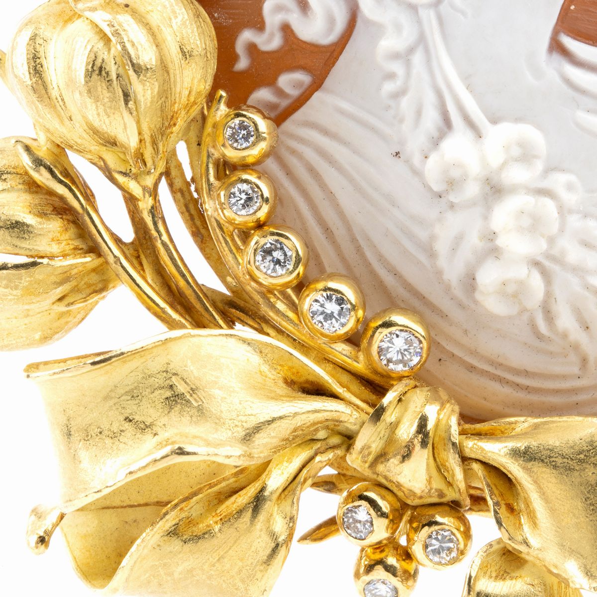 Spilla in Oro con Cammeo e Diamanti
