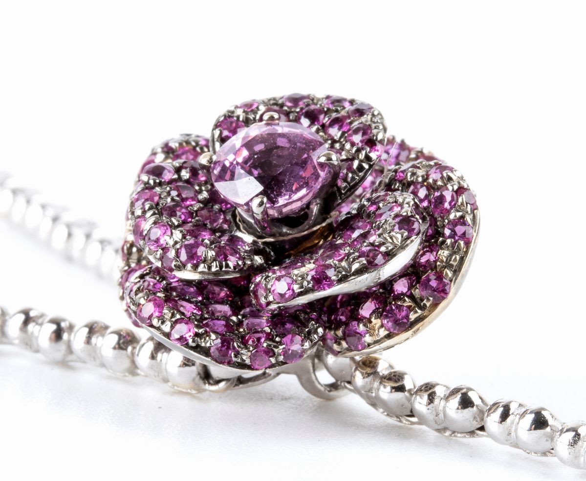 Girocollo saliscendi in oro con corindoni rosa