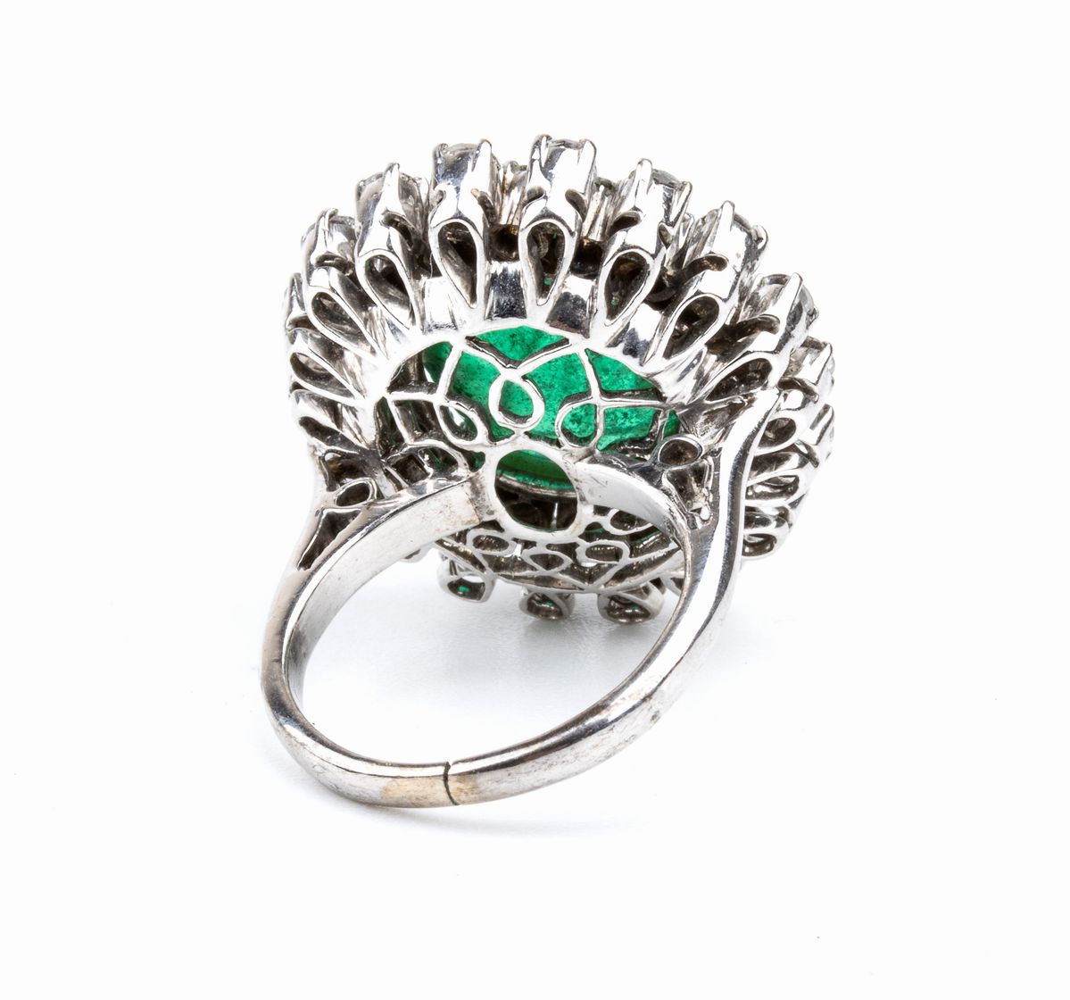 Anello in oro con smeraldo e diamanti