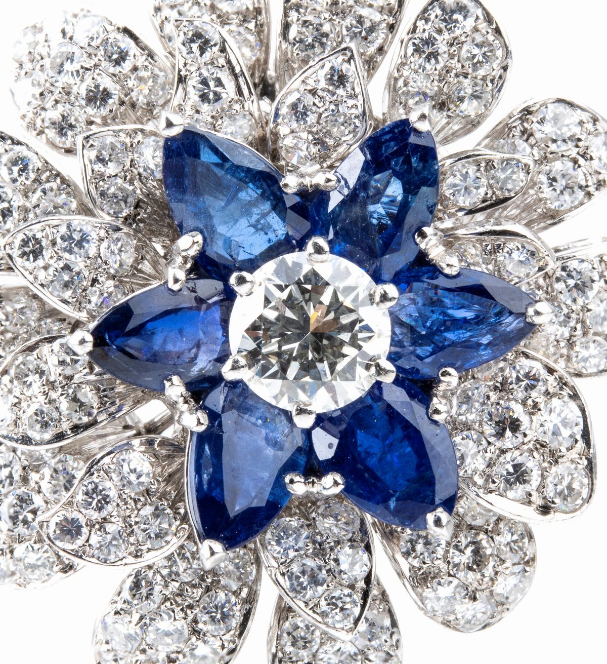 Spilla a fiore in oro con zaffiri e diamanti