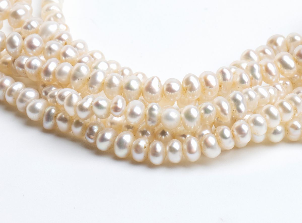 Collana a Sei Fili di Perle di Fiume con Fermezza in Oro e Diamanti