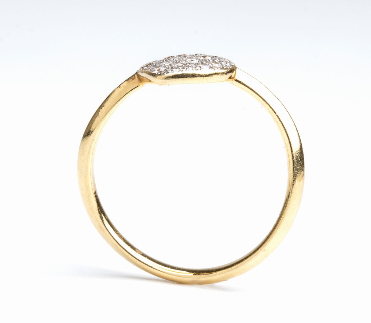 POMELLATO, collezione Dodo: anello in oro con motivo a cuore in pavé di diamanti