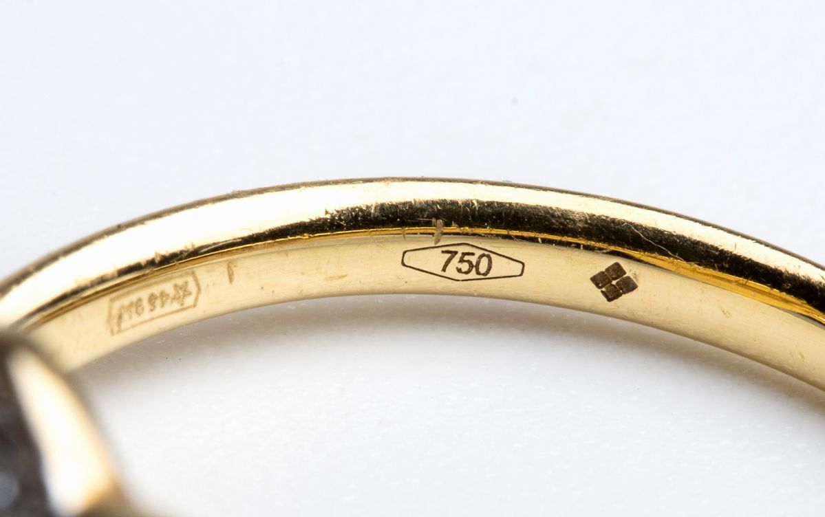 POMELLATO, collezione Dodo: anello in oro con motivo a cuore in pavé di diamanti