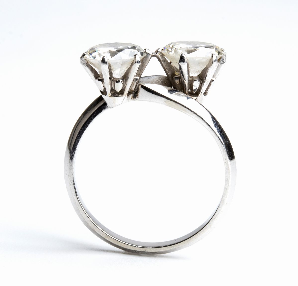 Anello Contrarie' in Oro e Diamanti