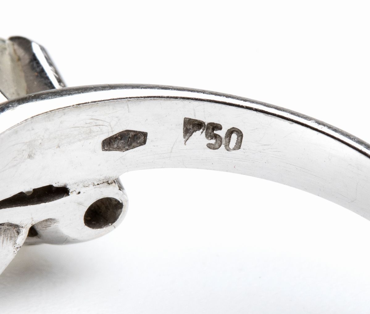 Anello Contrarie' in Oro e Diamanti