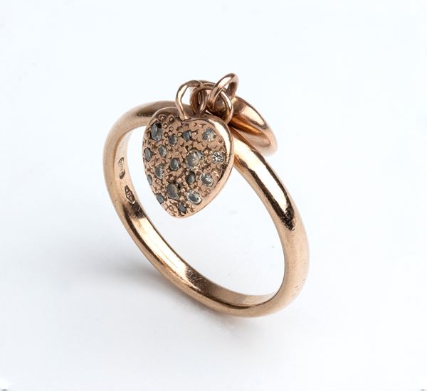 POMELLATO, collezione Dodo: Anello in oro rosa con due pendenti a forma di cuore con diamanti