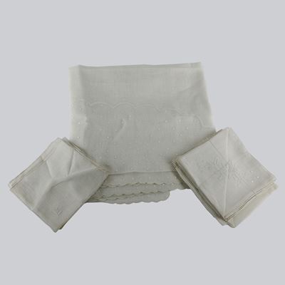 Tovaglia in Lino Bianco con Ricamo Floreale e Pallini